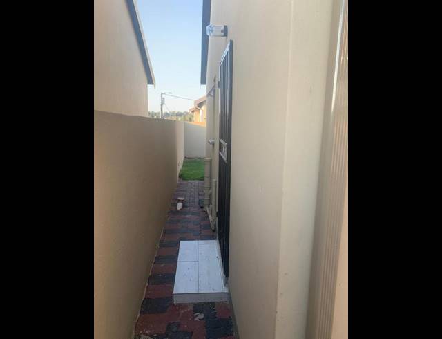 2 BEDROOM PROPERTY TO RENT IN FLEURHOF